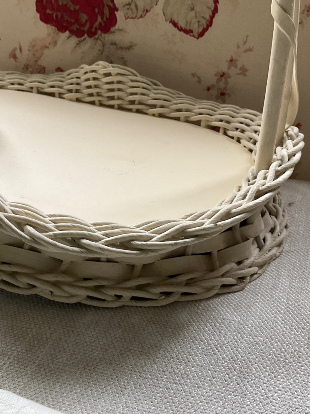 Vintage Gift Basket - Picture 4 of 10